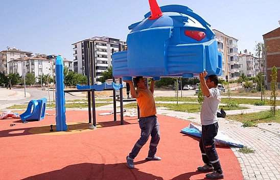 Elazığ Belediyesi, kent genelindeki parkları yeniliyor