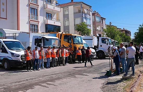 Elazığ Belediyesi, kentin dört bir yanında temizlik çalışmasına devam ediyor