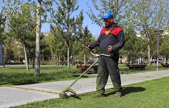 Elazığ Belediyesi, Millet bahçesi'nde bakım, onarım ve yenileme çalışması yapıyor
