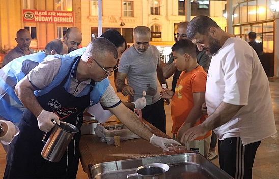 Elazığ Belediyesi'nden kandil ikramı