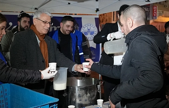 Elazığ Belediyesi'nden kandil simidi ve süt ikramı