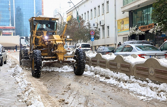Elazığ Belediyesi'nden karla mücadele çalışması