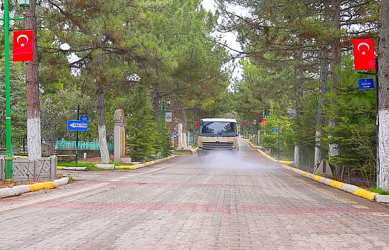 Elazığ Belediyesi'nden mezarlık alanlarında bayram hazırlığı