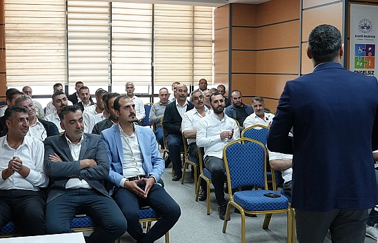 Elazığ Belediyesi'nden toplu taşıma şoförlerine iletişim ve duygusal farkındalık semineri