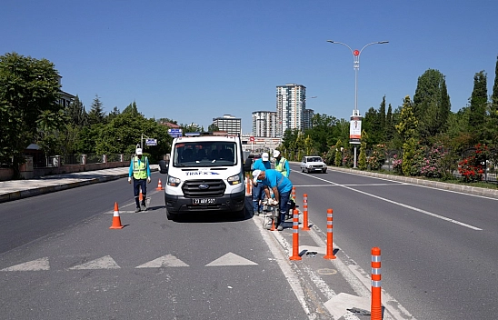 Elazığ Belediyesi, trafik işaretleme çalışmaları gerçekleştiriyor