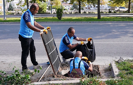 Elazığ Belediyesi Yağmur suyu ızgaralarında temizlik çalışması başlattı