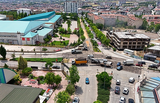 Elazığ Belediyesi, yol yenileme çalışmalarını aralıksız sürüyor