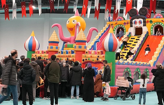 Elazığ belediyesinde Ramazan Bayramı için çocuklara dev festival