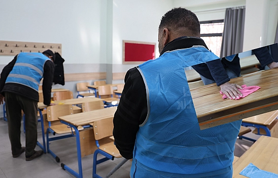 Elazığ'da 14 yükümlü okulu temizledi