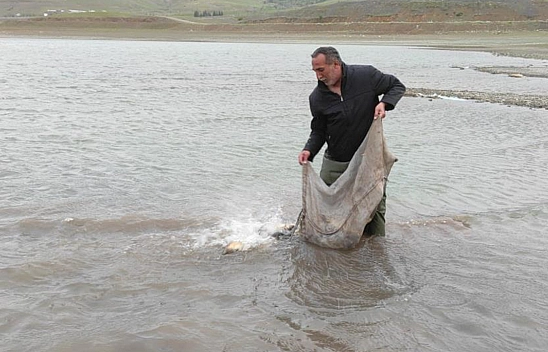 Elazığ'da 2 bin 500 metre ağ ve 500 kilo balık ele geçirildi