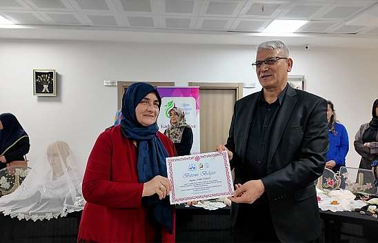 Elazığ'da 20 kadın sertifika aldı: El emeği eserler sergilendi