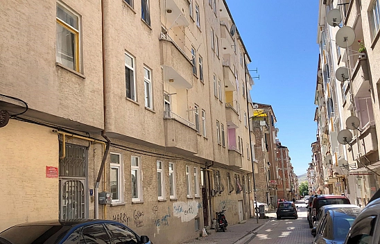 Elazığ'da 3 Yaşındaki Çocuk 3'üncü Kattan Düştü