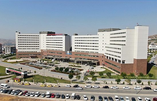 Elazığ'da 3 yaşındaki çocuk balkondan düşerek yaralandı