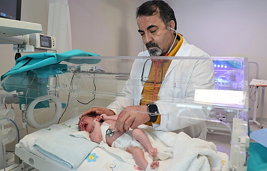 Elazığ'da 4 günlük bebeğe hayat veren ameliyat