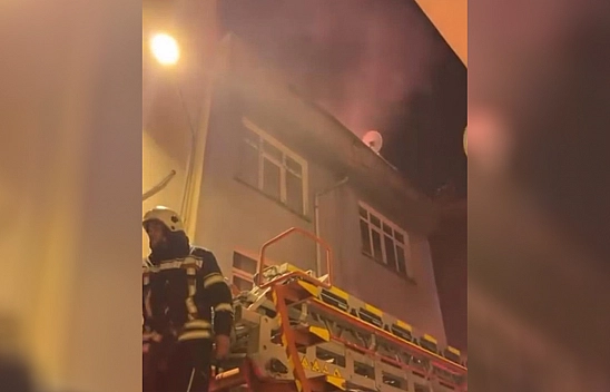 Elazığ'da 4 katlı apartmanda yangın paniği