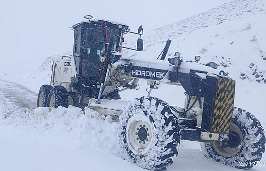 Elazığ'da 423 köy yolu ulaşıma kapandı, ekiplerin çalışması sürüyor
