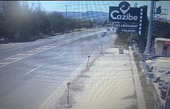 Elazığ'da 5 kişinin yaralandığı trafik kazası, güvenlik kamerasına yansıdı