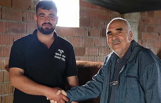 Elazığ'da 75 yaşındaki emekli polisin kurbanlık pazarlığı yüzleri güldürdü