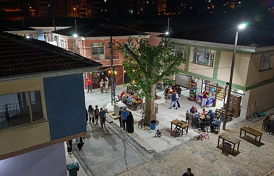 Elazığ'da 80'lerin ruhu sokakta canlandı: Vatandaşlar akın etti