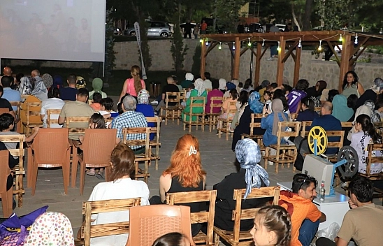 Elazığ'da Açık Hava Sineması Yoğun İlgi Gördü!
