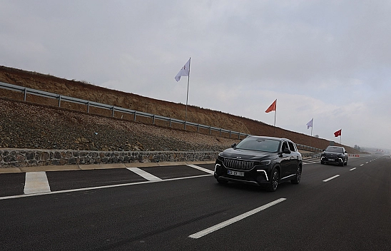 Elazığ'da açılışı yapılan yolda ilk tur Togg'la test edildi