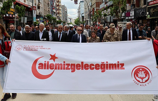 Elazığ'da 'Aile Yılı' yürüyüşü düzenlendi