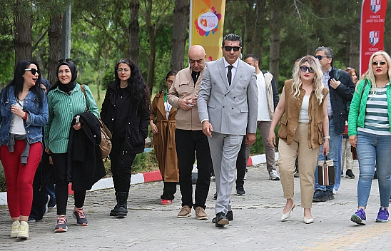Elazığ'da Akademisyenler ve özel çocuklar at terapisi etkinliğinde bir araya geldi
