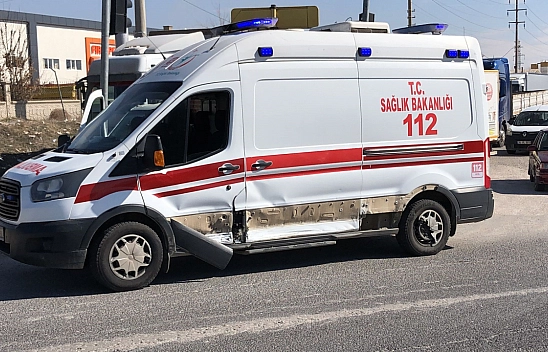 Elazığ'da korkutan ambulans kazası
