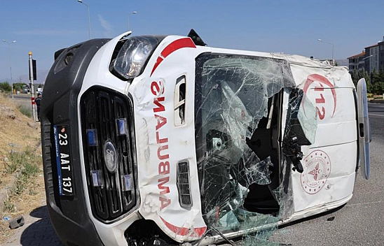 Elazığ'da Ambulans Takla Attı: Çok Sayıda Yaralı Var!