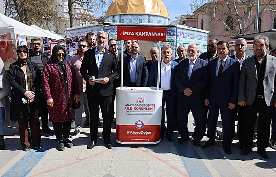 Elazığ'da 'Anayasa Değişsin Aile Korunsun' imza kampanyası başlatıldı