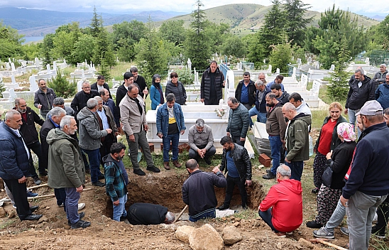 Elazığ'da Anneler Gününde Cesedi Bulunmuştu, Talihsiz Kadının Cansız Bedeni Toprağa Verildi