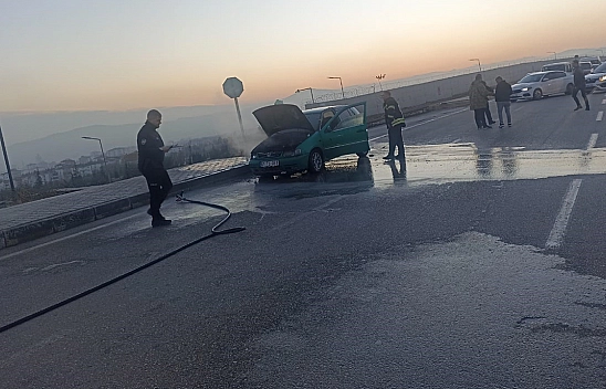 Elazığ'da araç alev aldı!