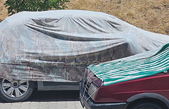 Elazığ'da araçlar güneşten kaçıyor