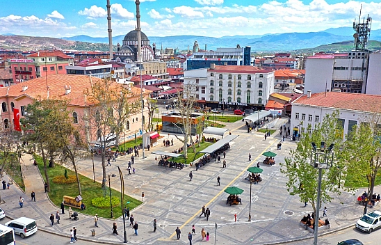 Elazığ'da Bahar Sizi Kör Edebilir
