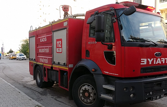 Elazığ'da Balkonda Çıkan  Yangına İtfaiye Yetişti