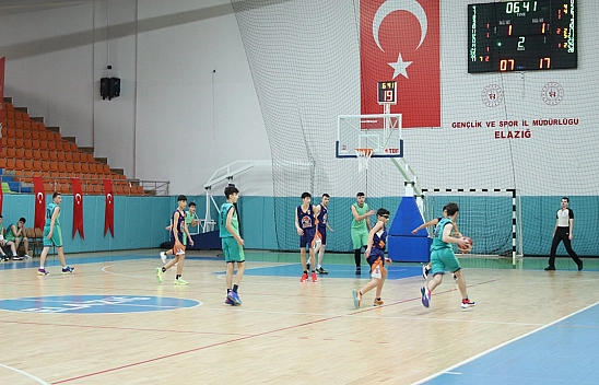 Elazığ'da basketbol bölge şampiyonası sona erdi.