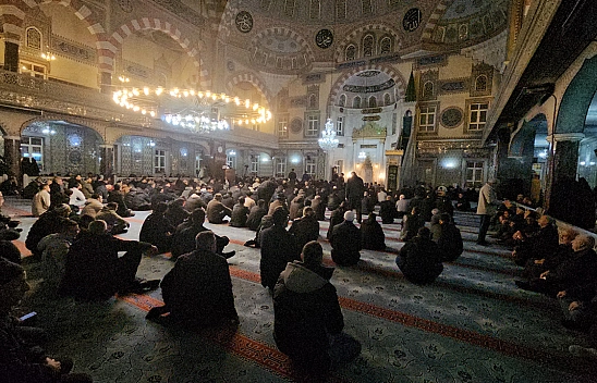 Elazığ'da Berat Kandili'nde camiler dolup taştı