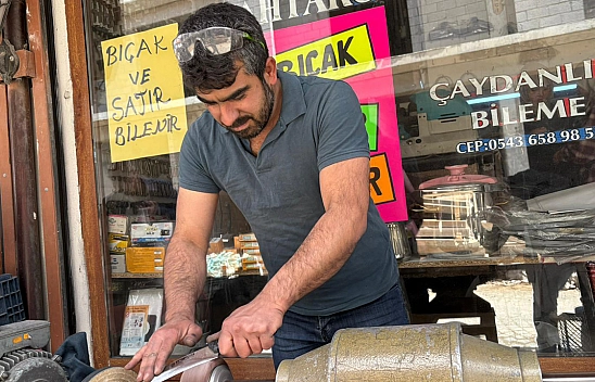 Elazığ'da bıçaklar kurbanlarını bekliyor