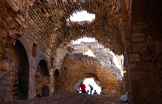 Elazığ'da bin 696 yıllık Mor Ahron Manastırı tarihe ışık tutuyor