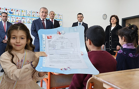 Elazığ'da binlerce minik karne heyecanı yaşadı