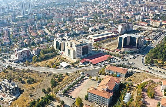 Elazığ'da bir butik büyük indirime gitti: Ürünler kapış kapış gidiyor, kapıda kuyruk bitmiyor