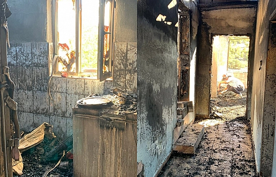 Elazığ'da bir ev yanarak kül oldu