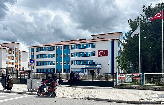 Elazığ'da Bir Öğretmen Öğrencisi Tarafından Bıçaklandı!