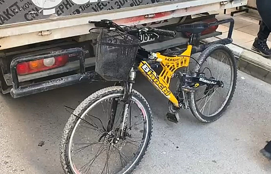 Elazığ'da bisiklet sürücüsü pikaba çarptı
