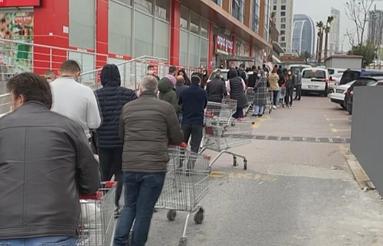 Elazığ'da Bu İndirimleri Duyan Uyuyamaz: Marketin Kapısında Kuyruklar Oluşacak
