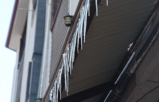 Elazığ'da buz sarkıtlarına dikkat