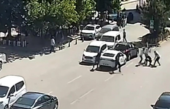 Elazığ'da cadde ortasında vahşet: Kiracıya 5 kişi saldırı