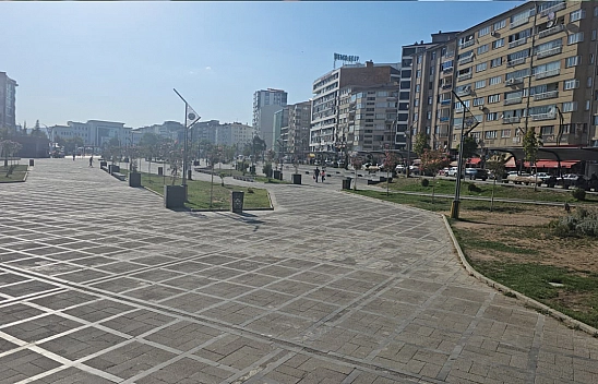Elazığ'da cadde ve sokaklar boş kaldı