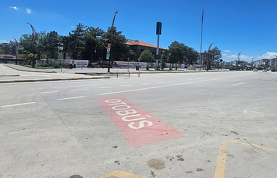 Elazığ'da cadde ve sokaklar boş kaldı
