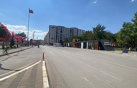 Elazığ'da caddeler boş kaldı